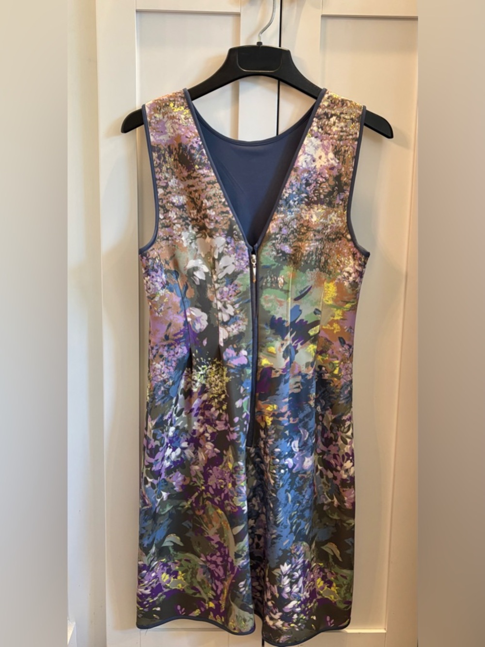 WHBM Floral Watercolor Scuba Lined dress in Size 8 - Picture 4 of 9